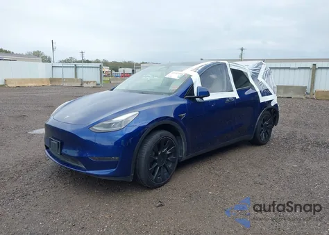 2024 Tesla Model Y Long Range Dual Motor All-Wheel Drive from USA, damaged, VIN 7SAYGDEE2RA266970